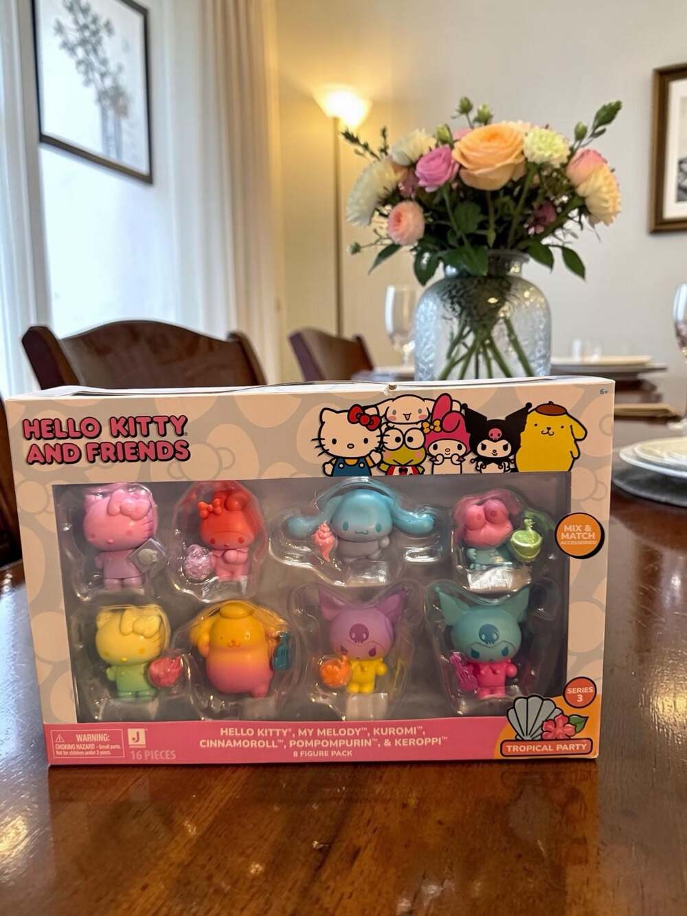 Jazwares Hello Kitty and Friends Ombre Tropical Party 8 Figure Pack Series 3